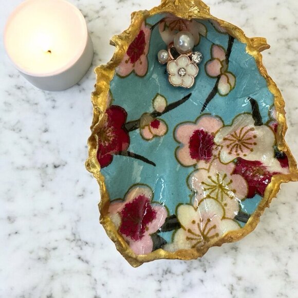 Handmade Decoupage Oyster Shell Trinket Dish Cherry Blossoms, Pearls, Gold Trim - Picture 2 of 4